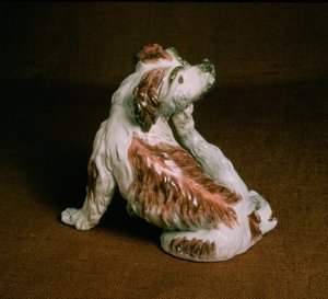 Figura de Derby de un spaniel King Charles, período Chelsea-Derby, c.1780